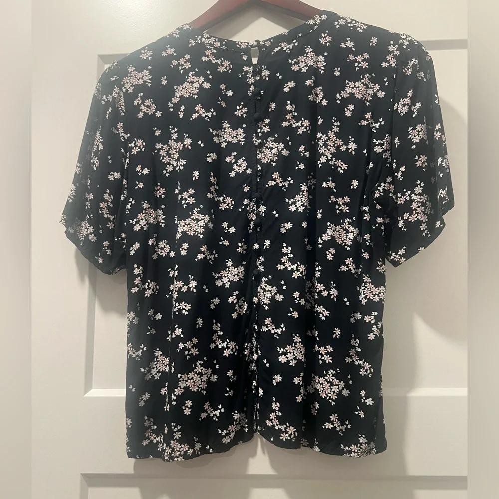 Abercrombie & Fitch Black and White Puff Sleeve Blouse